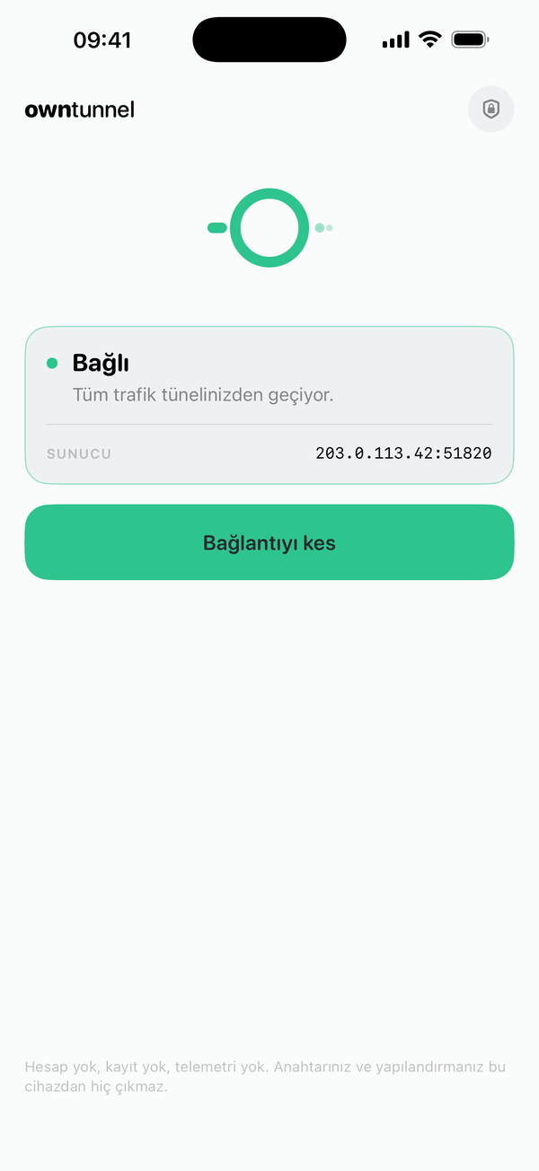 OwnTunnel iPhone’da çalışıyor: “Bağlı — tüm trafik tünelinizden geçiyor” yazan bir durum kartı, altında sunucunun adresi ve bir “Bağlantıyı kes” düğmesi.